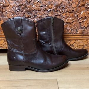 NWOT Frye 8 Women's Melissa Button Short 2 Boots Cowboy Western Leather Shoes